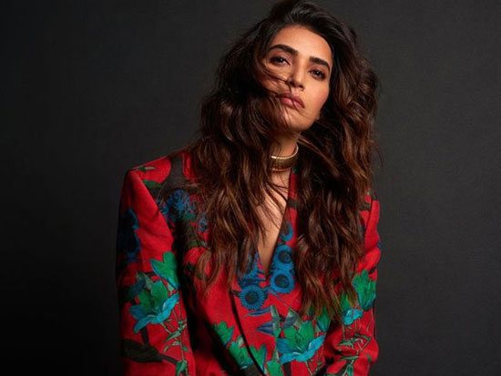 Chic and Stylish Looks Of Karishma Tanna